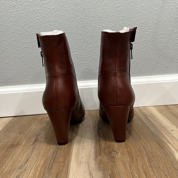 SOLD Easy spirit anti gravity booties - Picture 3 of 6